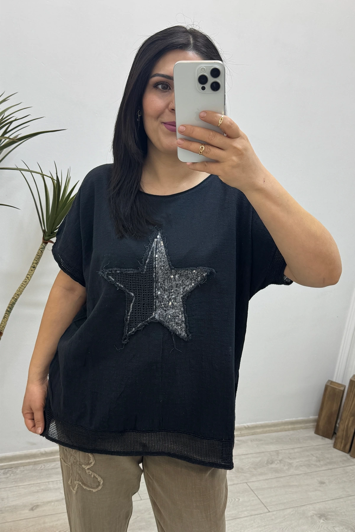 Yıldız Detaylı Siyah Keten Bluz