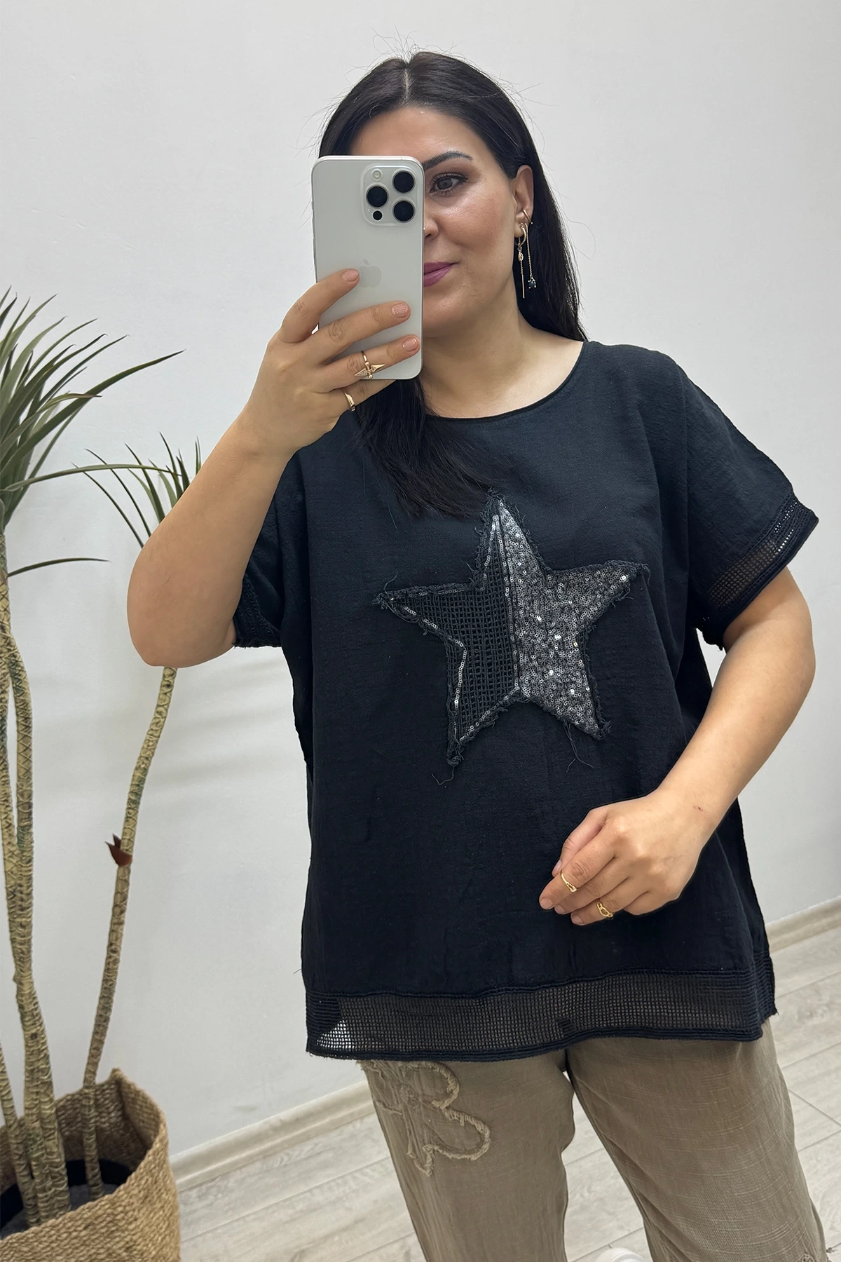 Yıldız Detaylı Siyah Keten Bluz
