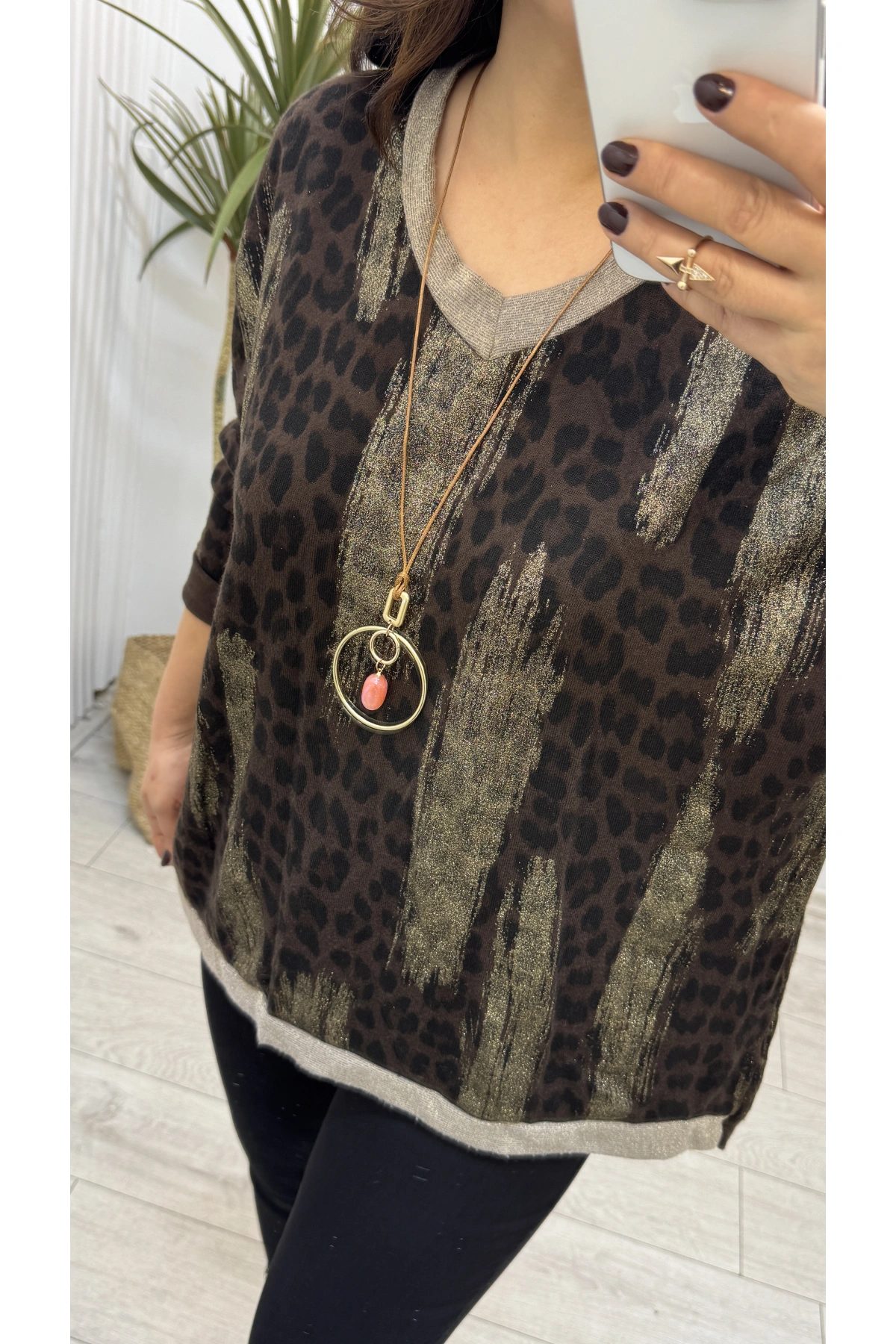 Leopar Sim Baskılı Acı Kahve V Yaka Bluz