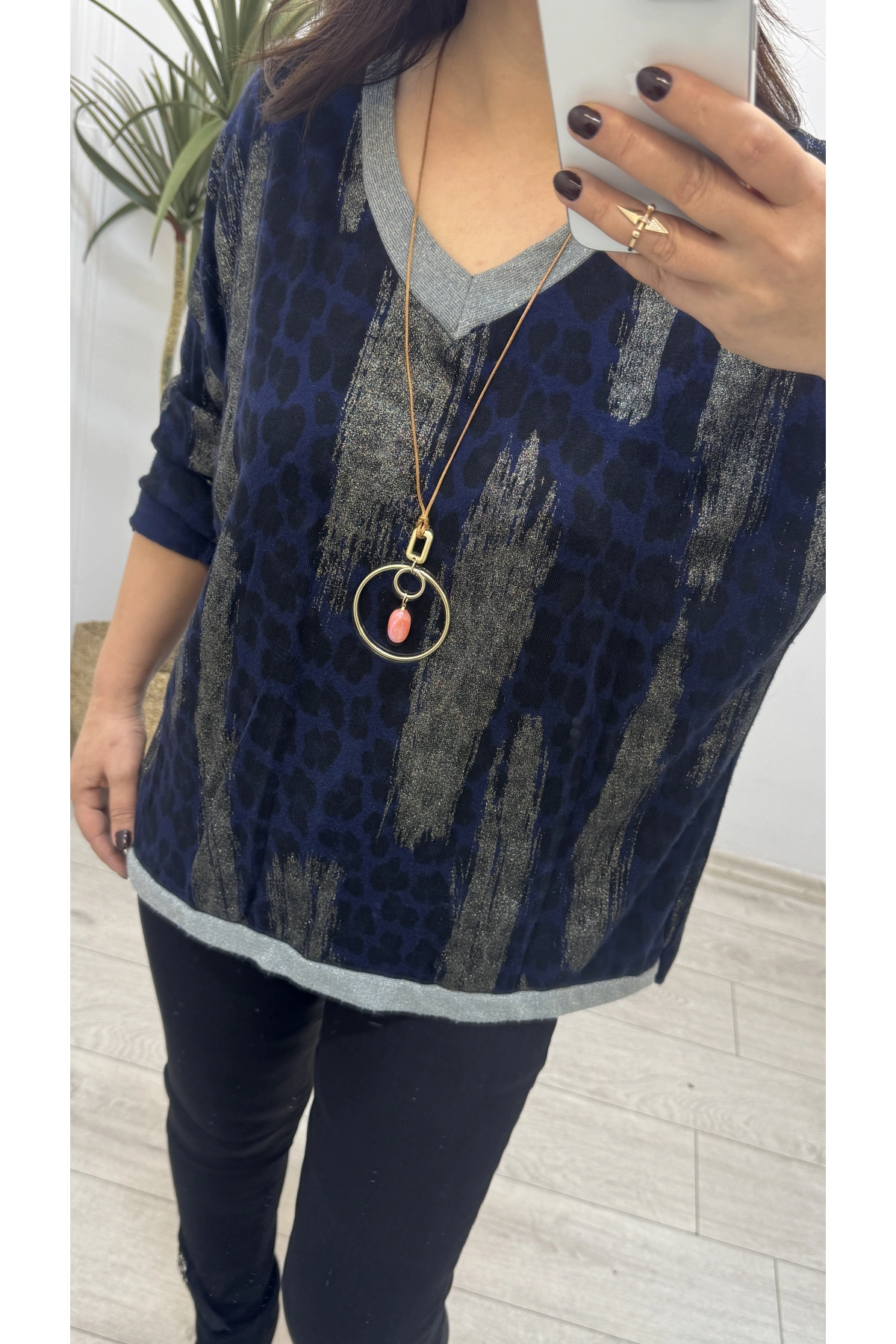 Leopar Sim Baskılı Lacivert Bluz