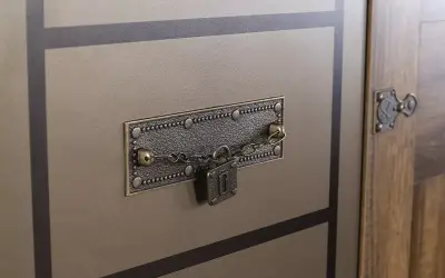 Korsan 3 Kapılı Dolap