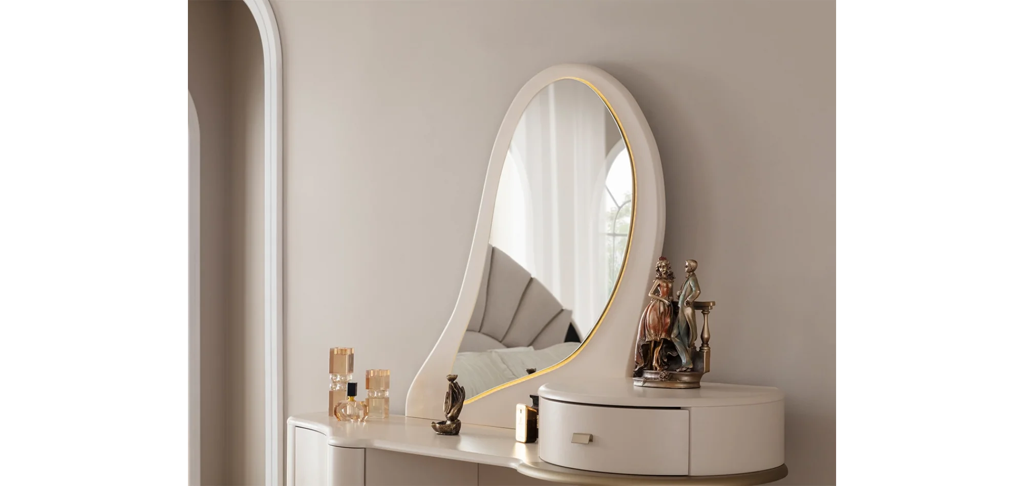 Floransa Şifonyer (Aynalı) + puf