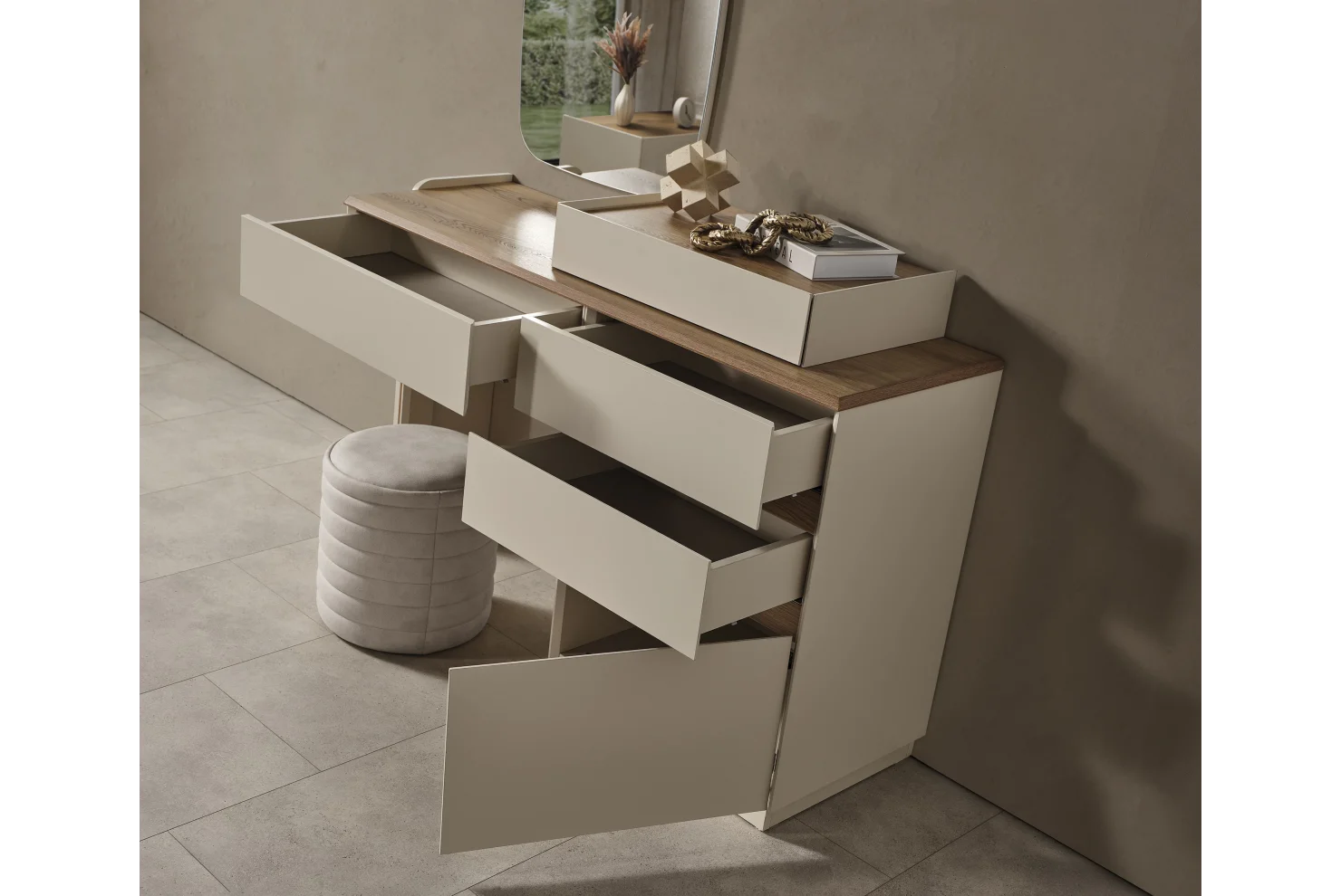 Elanora Şifonyer ve Ayna