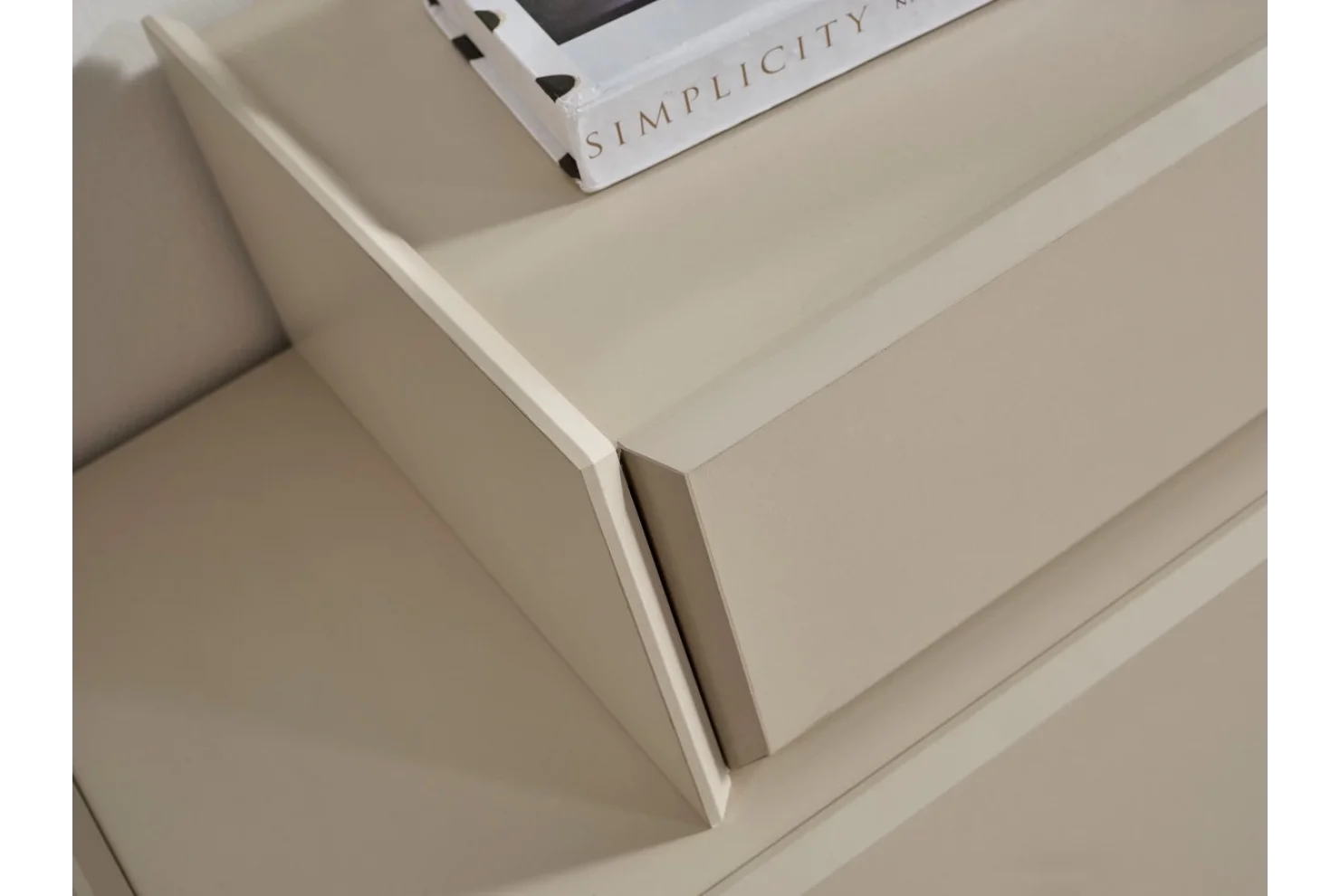 Flare Şifonyer ve Ayna