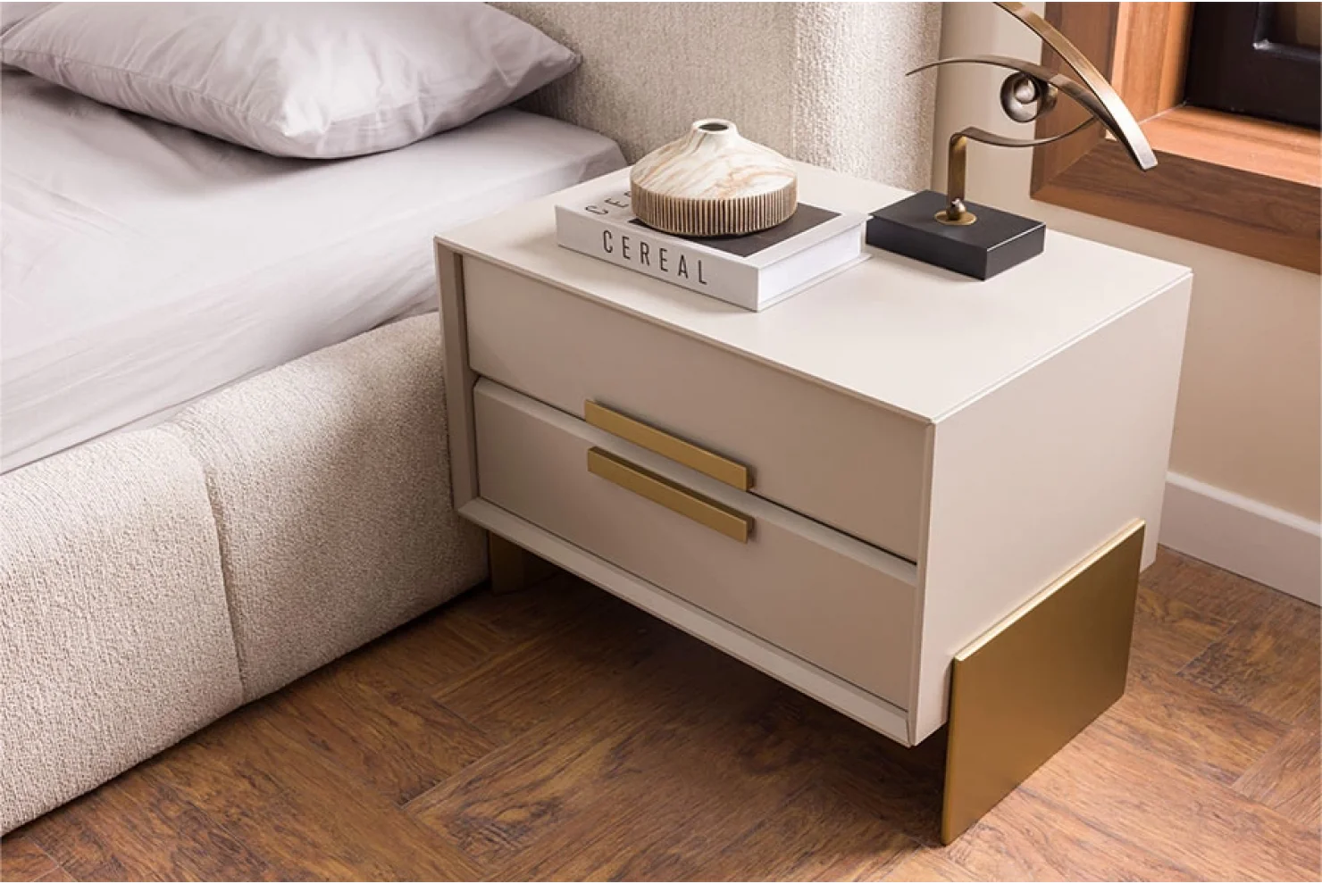 Gloria Yatak Odası Takımı Dolap | 2 li Çekmeceli (G93*Y222*D58) 1 Adet - Dolap 2 li Raflı (G93*Y222*D58) 1 Adet - Dolap Tekli Raflı (G46,5*Y222*D58) 1 Adet - Şifonyer(G140*Y89*D44) 1 Adet - Şifonyer Aynası (89*89*2) 1 Adet - Komodin (G65*Y50*D44) 2 Adet -