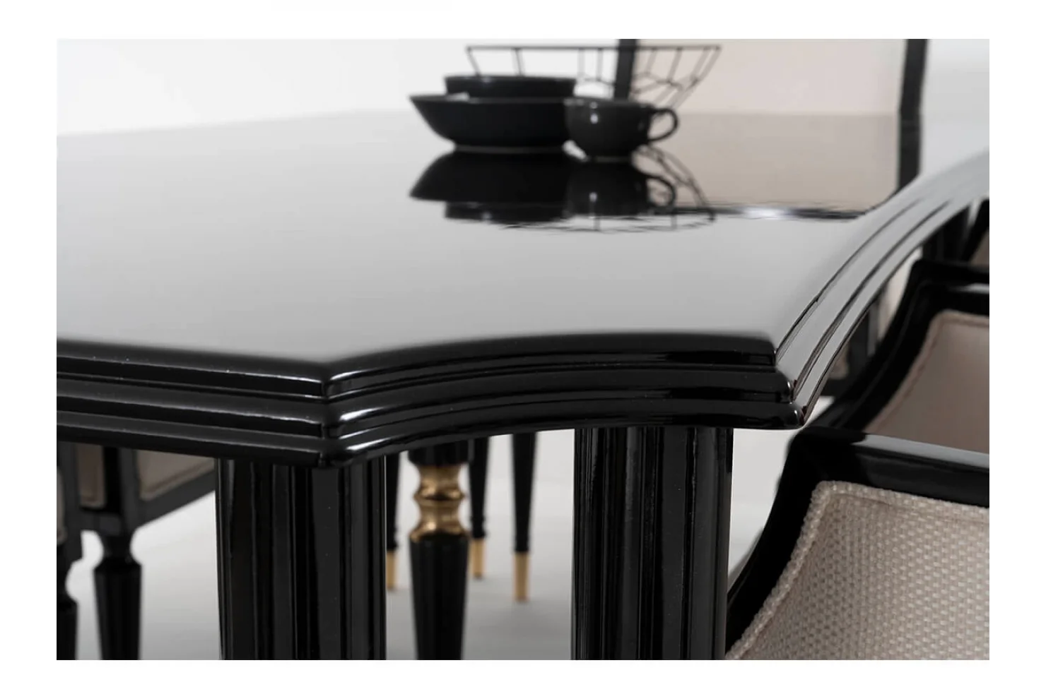 Harmonia Yemek Odası Takımı