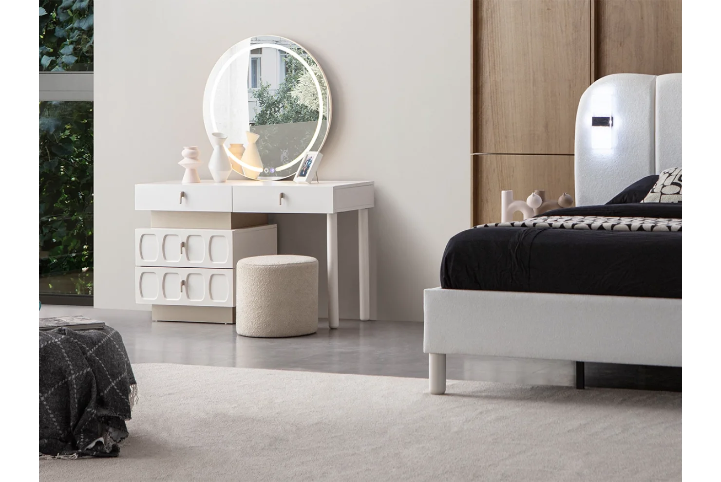 Mila Şifonyer ve Ayna