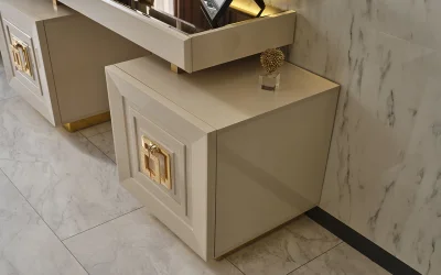 Petra Şifonyer ve Ayna