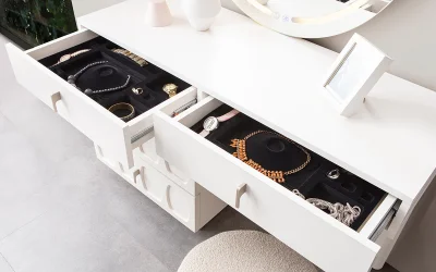 Mila Şifonyer ve Ayna