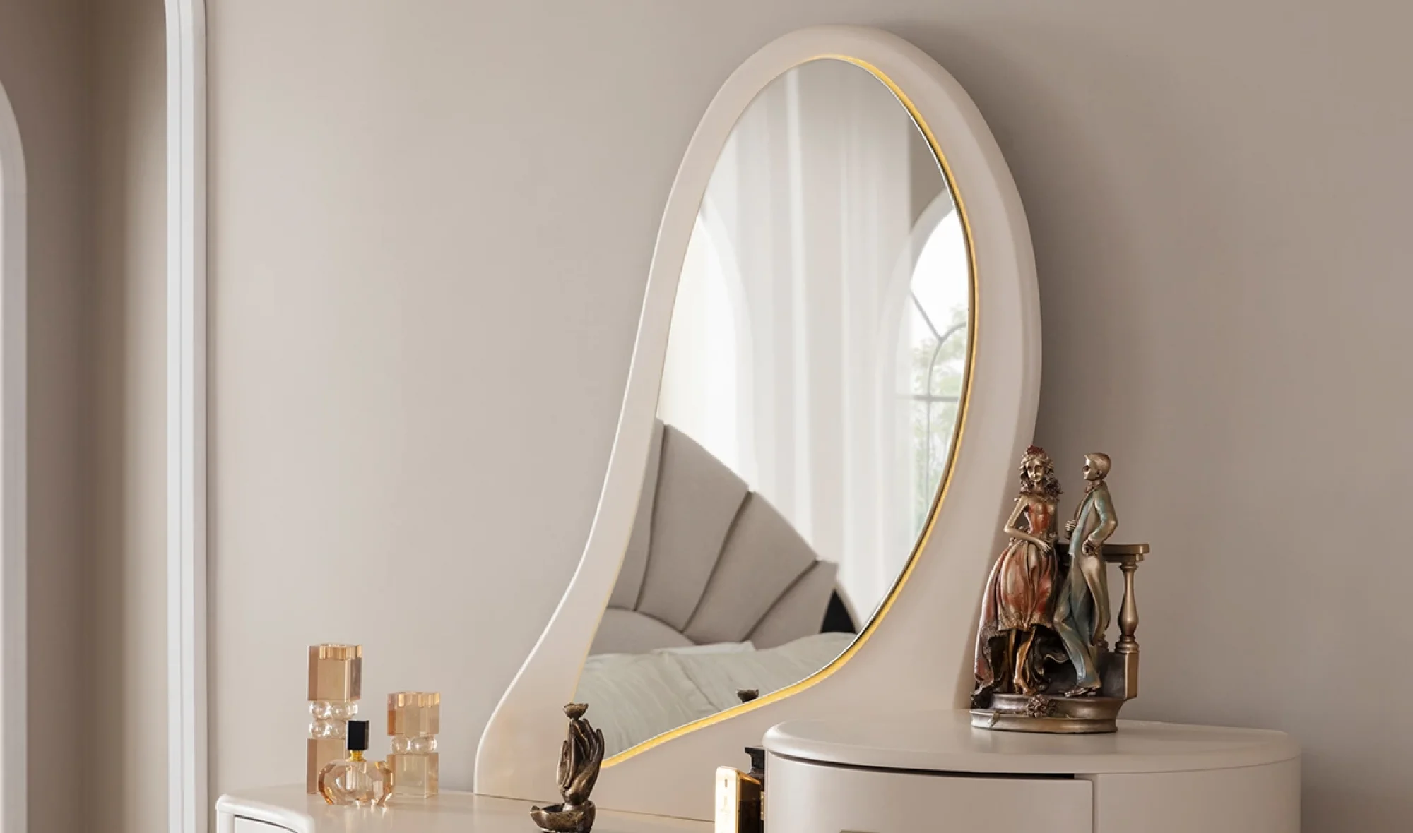 Floransa Şifonyer (Aynalı) + puf