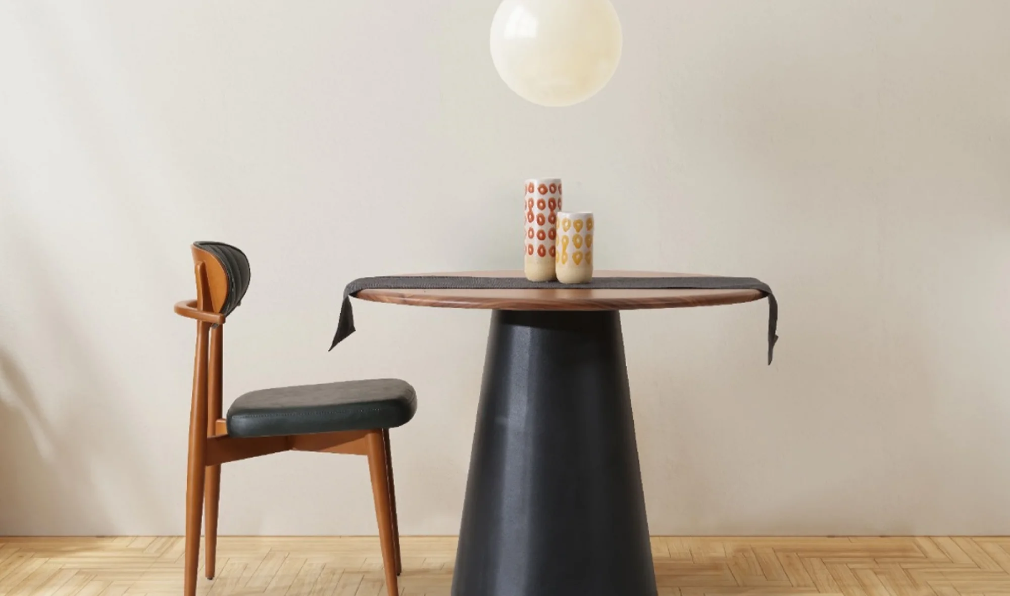 TH-Danilo Masa Siyah Yuvarlak Masa