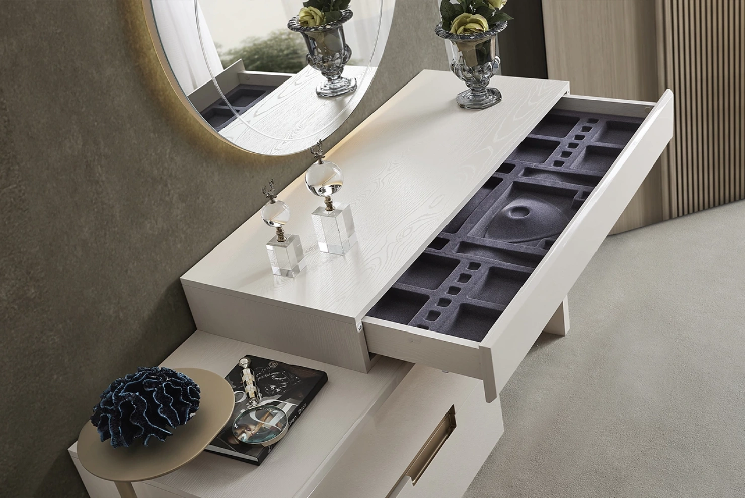 Yasmin Şifonyer ve Ayna