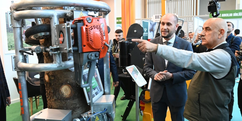 Tarım ve Orman Bakanımız Sayın Prof. Dr. Vahit KİRİŞÇİ fuar standımıza özel ilgi gösterdi