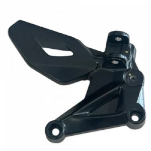 ÖN BASAMAK BREKETİ SOL BAJAJ N250-F250 [ORJİNAL]