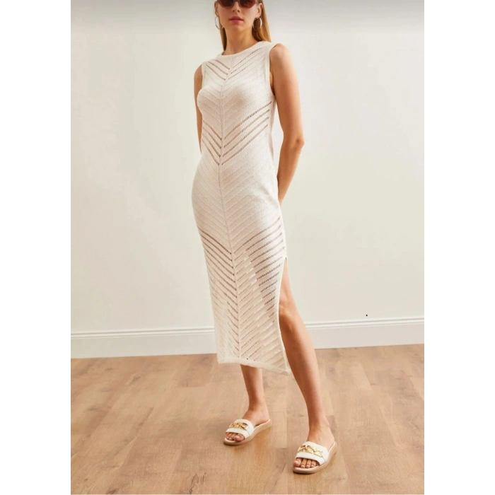 Ajurlu Detaylı Yırtmaclı  Yazlık Triko Elbise