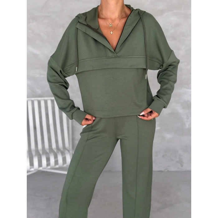 Önü Detaylı Kapşonlu Takım