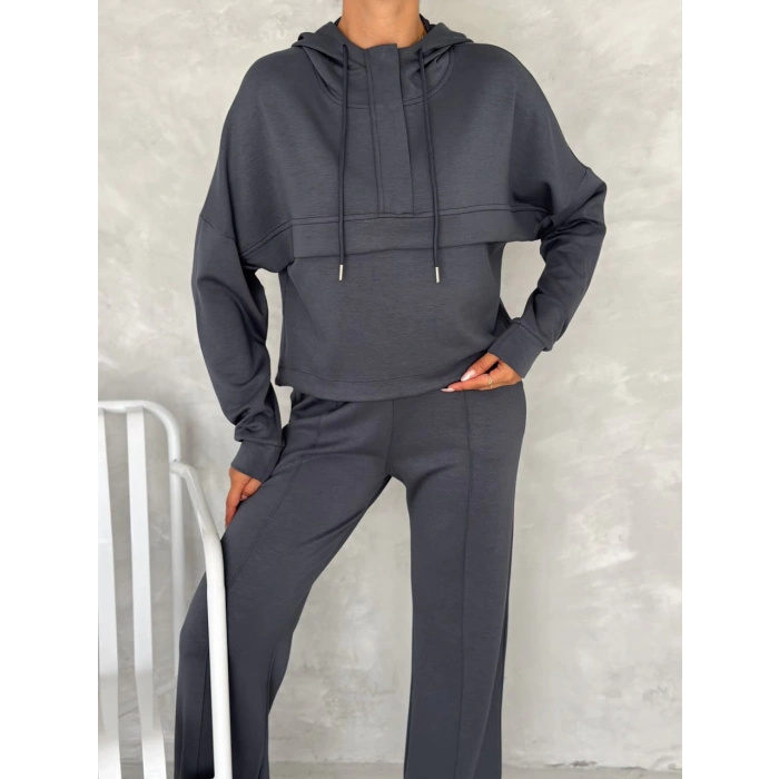Önü Detaylı Kapşonlu Takım