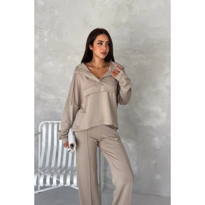 Önü Detaylı Kapşonlu Takım