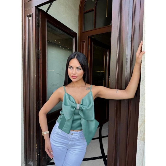 Taş Detaylı Fiyonklu Crop