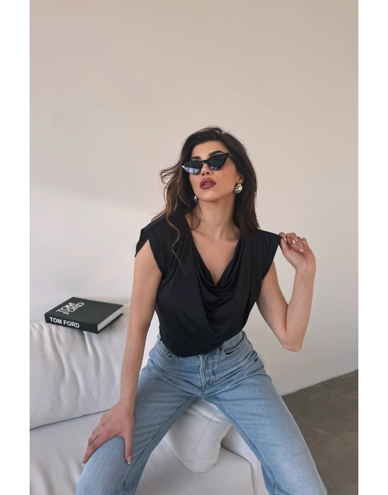 DEGAJE YAKA VATKALI BLUZ-SİYAH