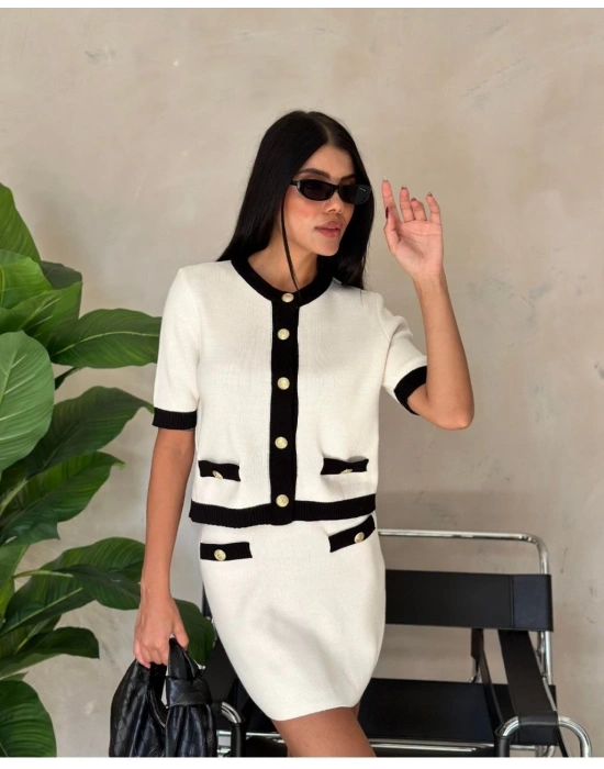 KISA ETEKLİ GOLD DÜĞMELİ TRİKO TAKIM BEYAZ