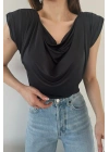 DEGAJE YAKA VATKALI BLUZ-SİYAH