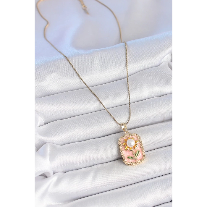 316L Çelik Gold Renk Zincir Pembe Mineli İncli Papatya Model Portre Model Kadın Kolye
