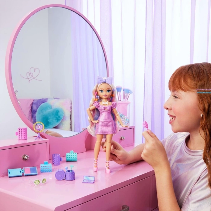 Nessiworld JGG38 Barbie Dream Besties Malibu ile Akşam Eğlencesine Hazırlanma