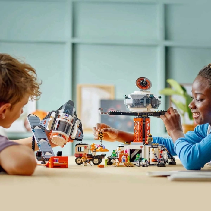 Nessiworld  LEGO City Uzay Üssü ve Roket Fırlatma Rampası 60434