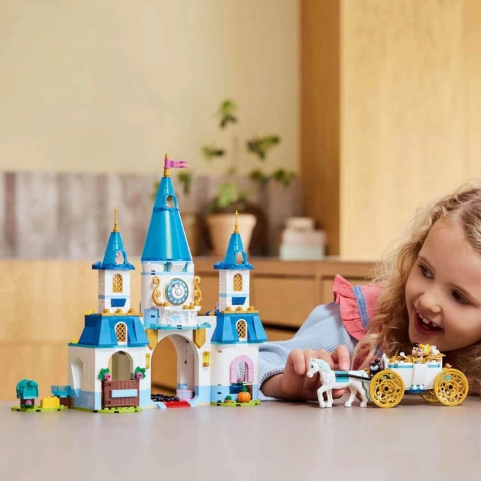 Nessiworld  LEGO Disney Princess Sindirella’nın Şatosu ve At Arabası 43275