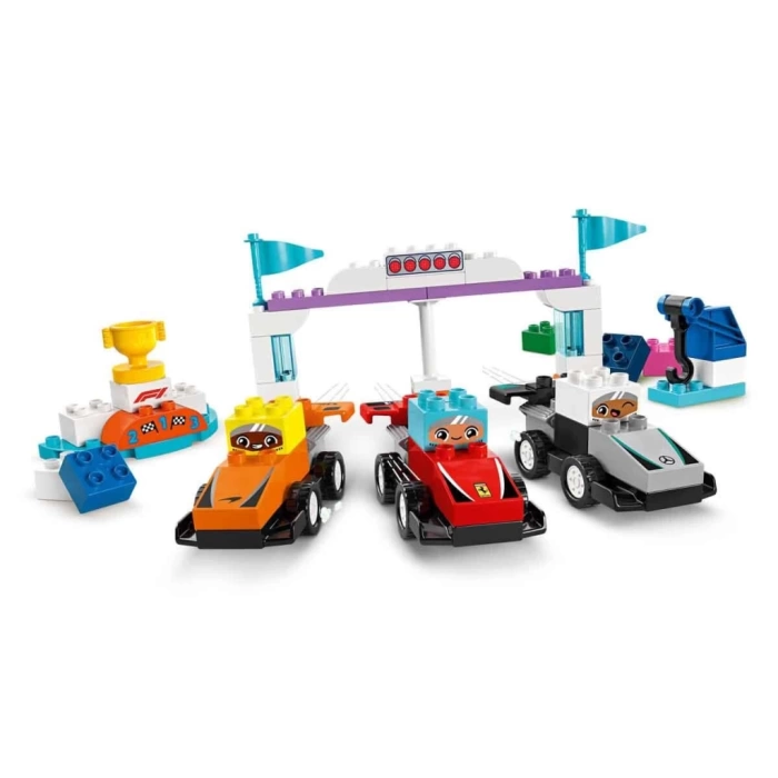 Nessiworld LEGO DUPLO Kasabası F1 Takımı Yarış Arabaları ve Sürücüler 10445