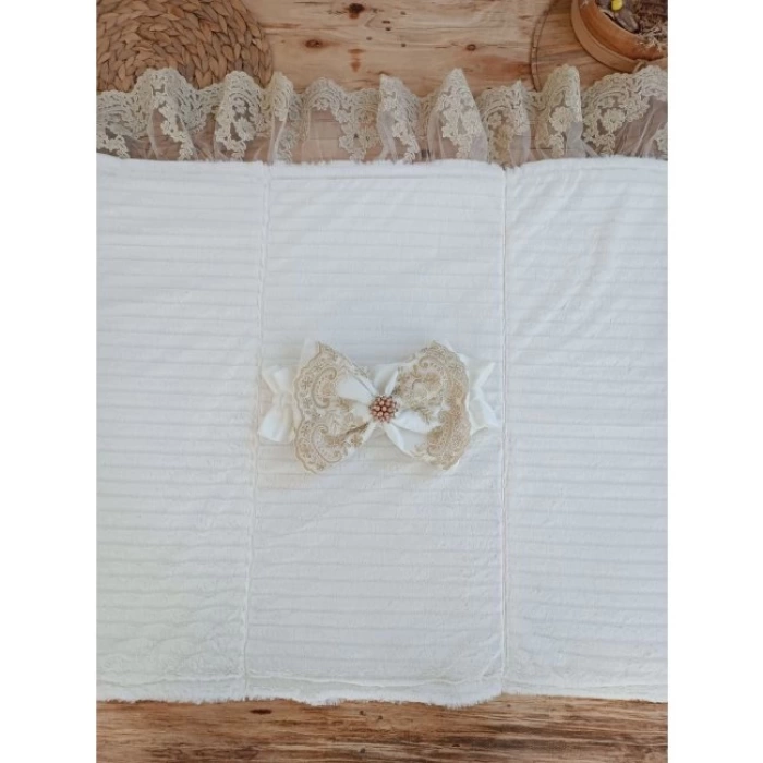 Yenidoğan Beyaz Wool Yün Kumaş Taç Nakışlı Trilüks Kundak Bebek Battaniyesi