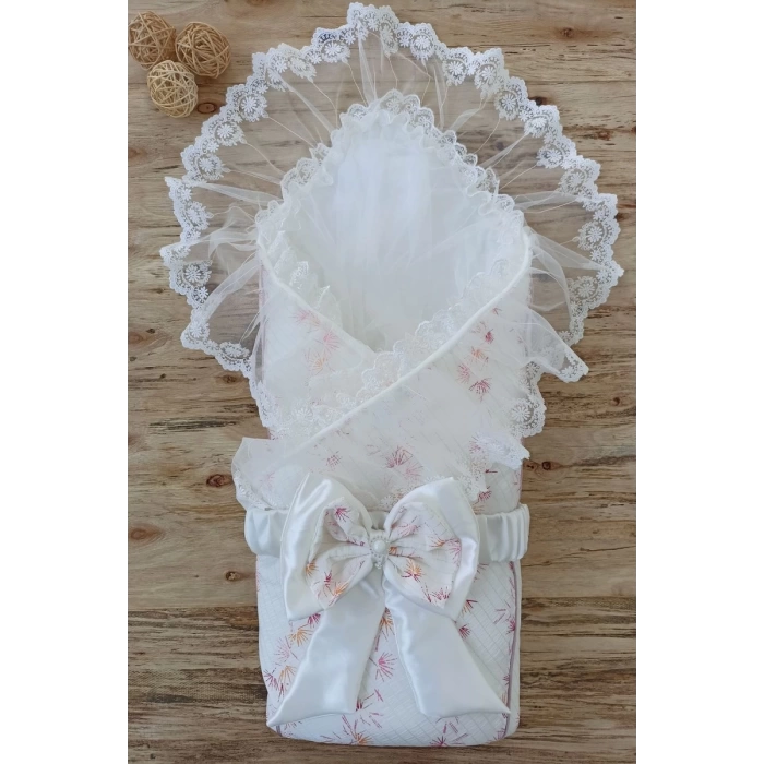 Yenidoğan Hanımeli Desenli Taç Nakışlı Delüks Kundak Bebek Battaniyesi