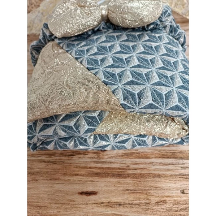 Yenidoğan Ultralüks Piramit Desenli Güpürlü Bebek Battaniyesi Kundak