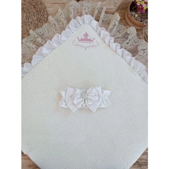Yenidoğan Wool Yün Kumaş Taç Nakışlı Güpür Duvaklı Fiyonk Prizma Taş Unisex Kundak Bebek Battaniyesi