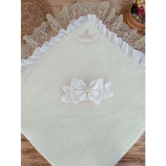Yenidoğan Wool Yün Kumaş Taç Nakışlı Güpür Duvaklı Fiyonk Prizma Taş Unisex Kundak Bebek Battaniyesi