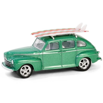 Nessiworld  Greenlight 1/64 The Hobby Shop Series 16 - 1946 Ford Fordor Super Deluxe Green Metallic with White Interior and Roof Rack with Surfboards