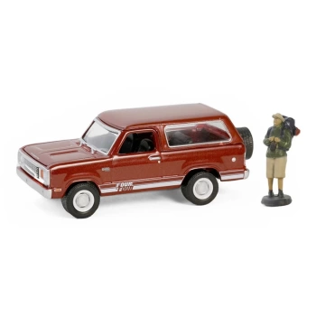Nessiworld  Greenlight 1/64 The Hobby Shop Series 16- 1978 Plymouth Trail Duster wiht Backpacker Figure