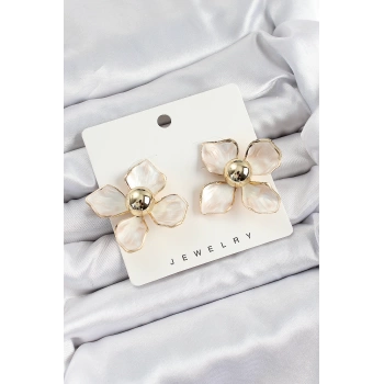 Pirinç Kırkık Beyaz Çiçek Vintage Model Gold Renk Kadın Küpe