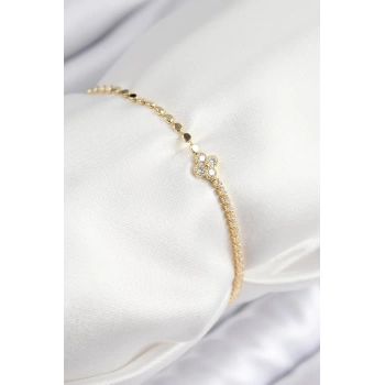 Pirinç Zirkon Taşlı Yonca Model Ezme Zincir Gold Renk Kadın Bileklik