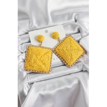 Sarı Kare Figürlü Hasır Örgü Model Gold Renk Kadın Küpe