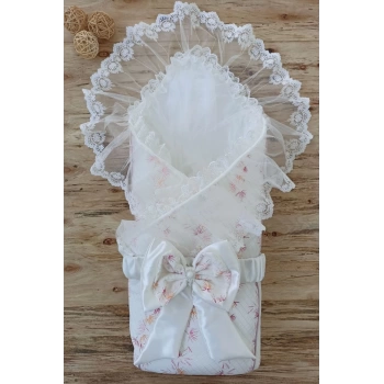 Yenidoğan Hanımeli Desenli Taç Nakışlı Delüks Kundak Bebek Battaniyesi