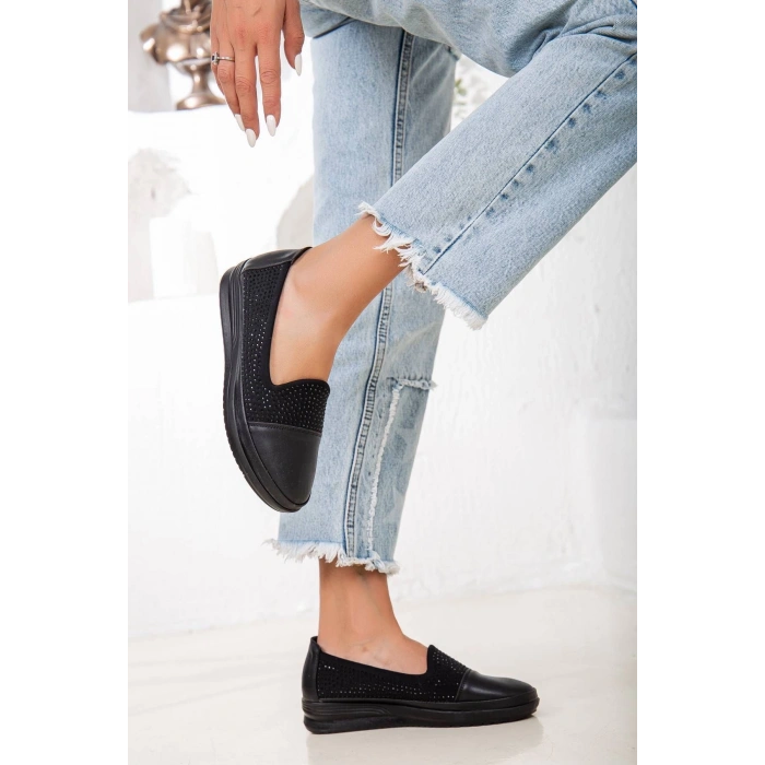 Kadın Siyah Taşlı Günlük Içi Deri Burnu Kapalı Spor Ayakkabı