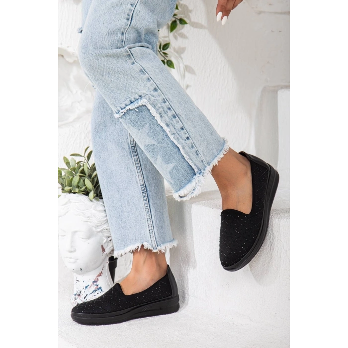 Kadın Siyah Taşlı Günlük Içi Deri Spor Ayakkabı