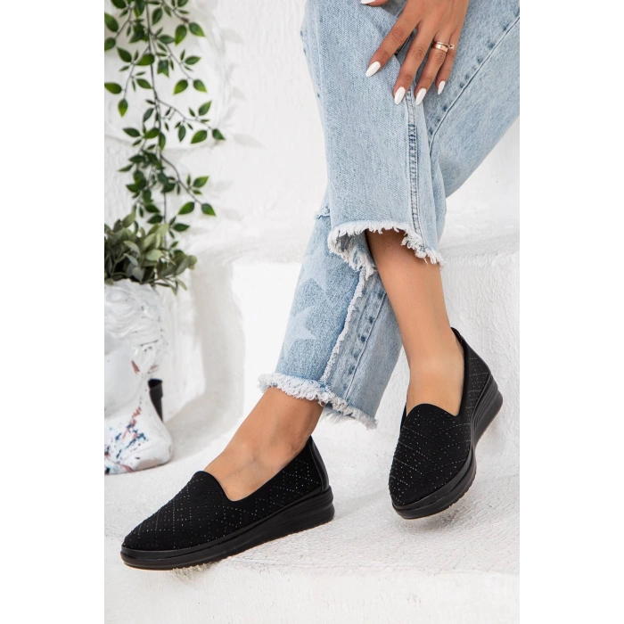 Kadın Siyah Taşlı Günlük Içi Deri Spor Ayakkabı