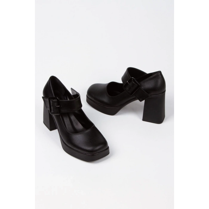 Kadın Siyah Tokalı Platform Topuklu Küt Burunlu Ayakkabı