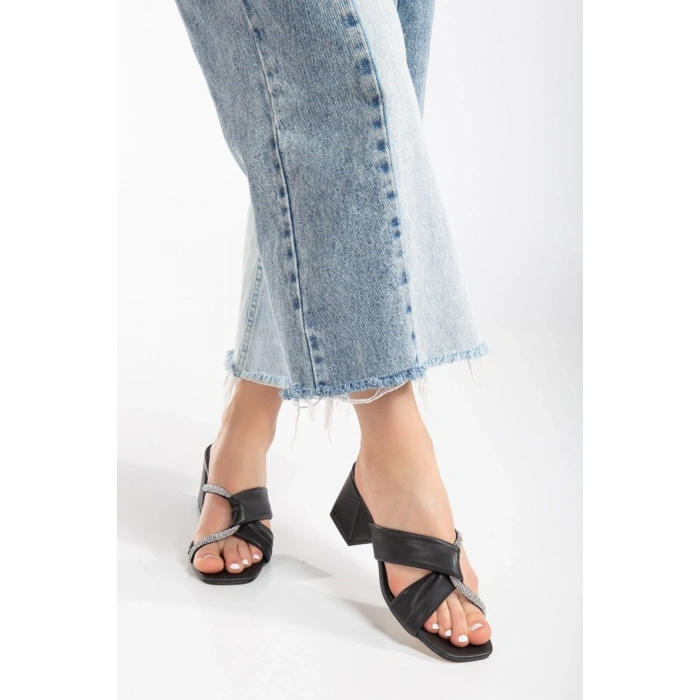 Kadın Siyah Kalın Topuklu Taşlı Terlik