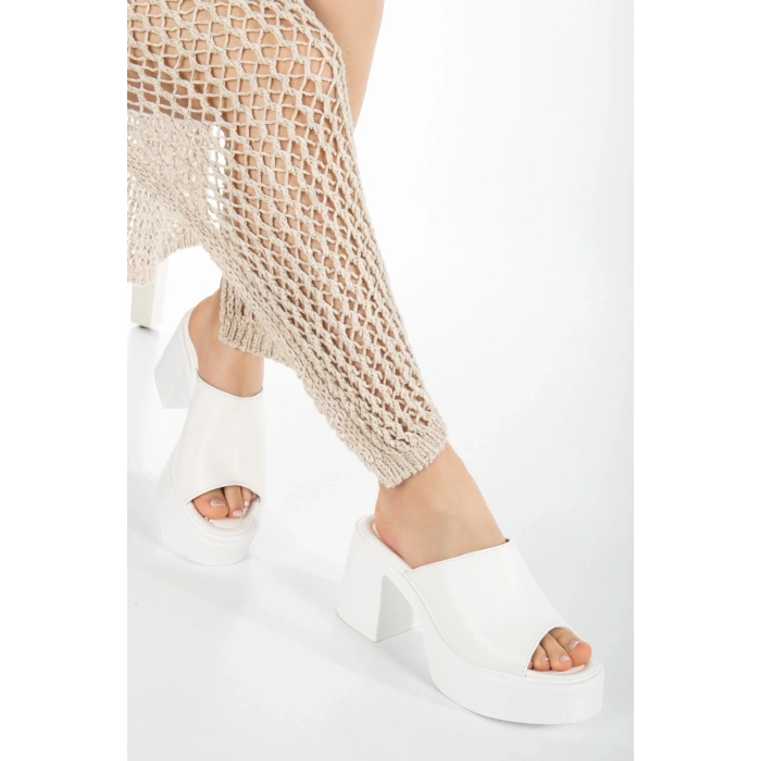 Kadın Beyaz 8 cm Hazır Tabanlı Terlik