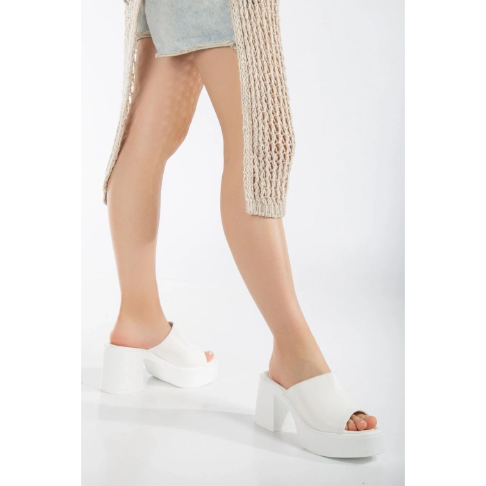 Kadın Beyaz 8 cm Hazır Tabanlı Terlik