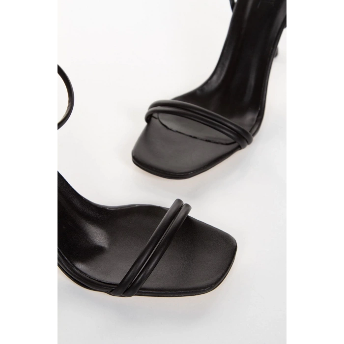 Kadın Siyah Yazlık Topuklu Ayakkabı